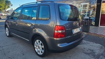 Volkswagen Touran TDI 90CV Conceptline (5)