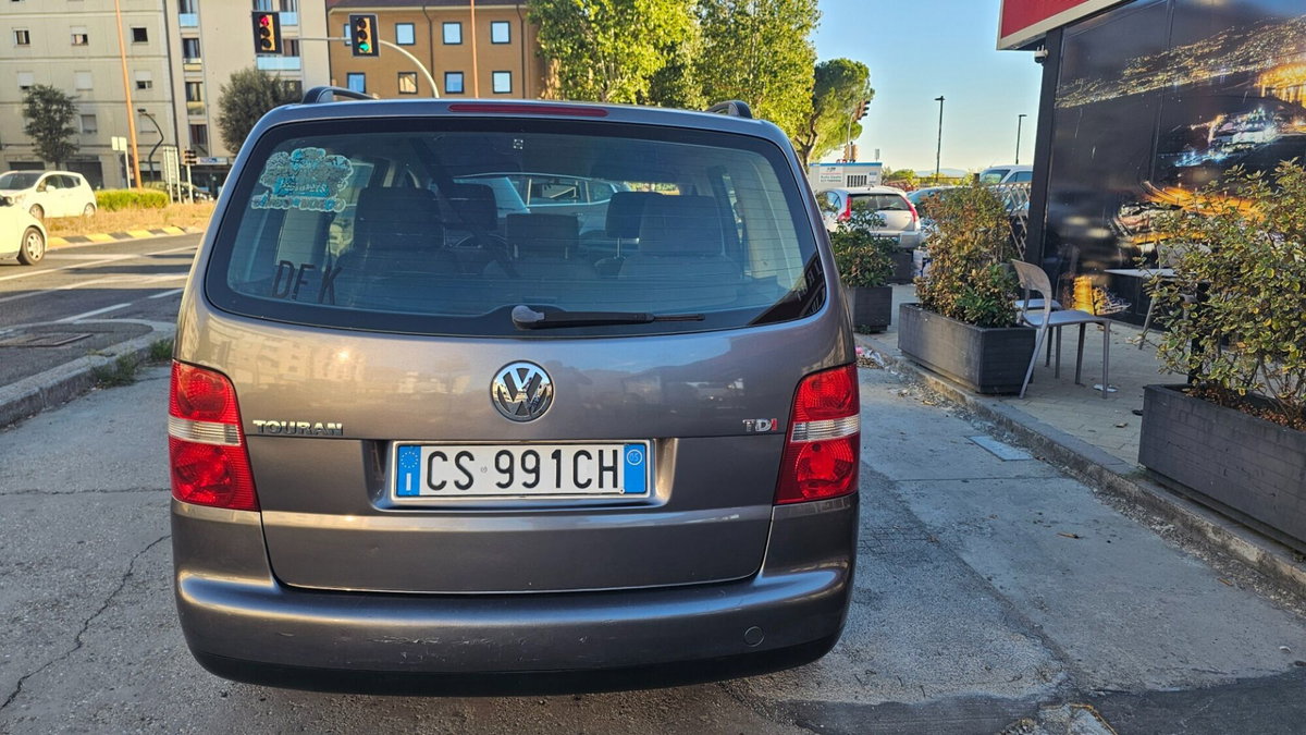 Volkswagen Touran TDI 90CV Conceptline (6)