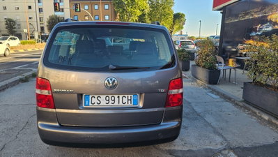 Volkswagen Touran TDI 90CV Conceptline (6)