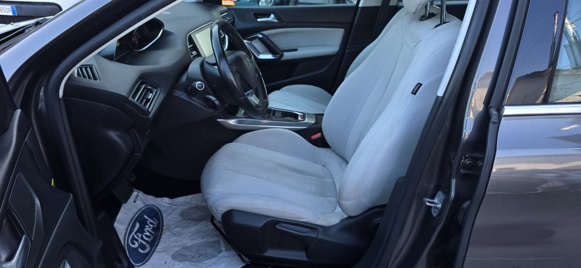 Peugeot 308 SW BlueHDi 120 S&S Business (13)