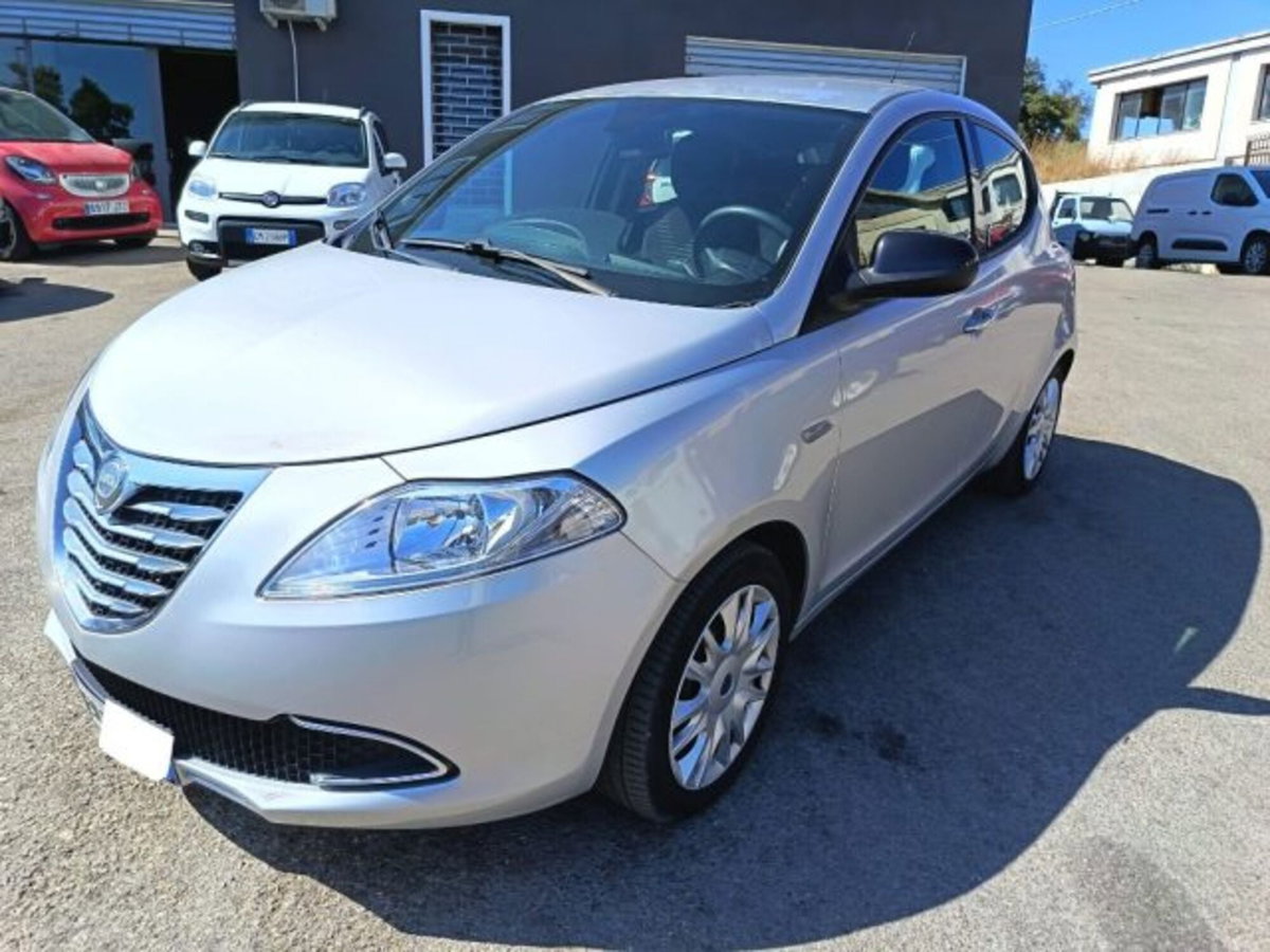 Lancia Ypsilon 1.2 69 CV 5 porte Platinum