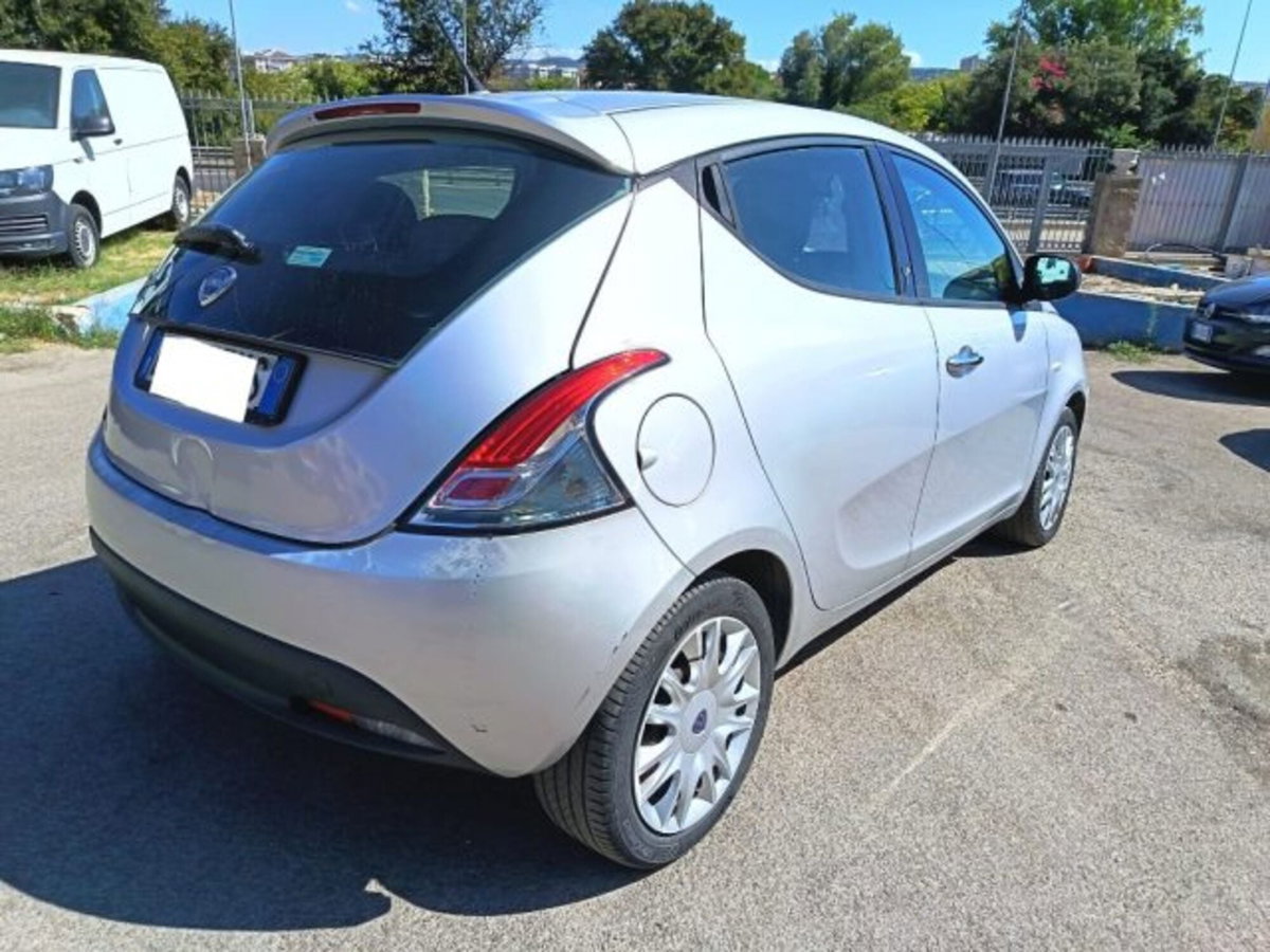 Lancia Ypsilon 1.2 69 CV 5 porte Platinum (7)