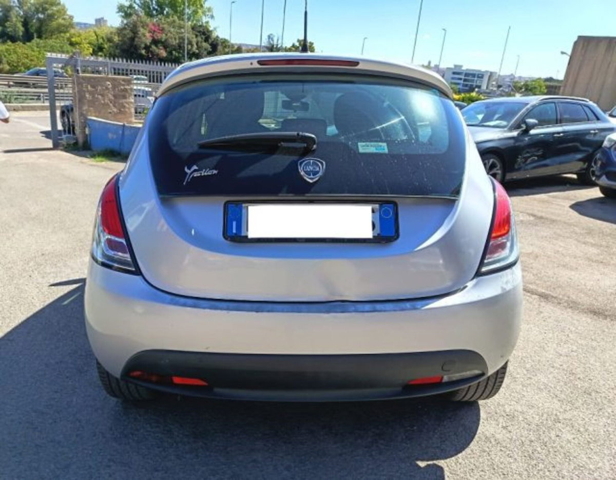 Lancia Ypsilon 1.2 69 CV 5 porte Platinum (8)
