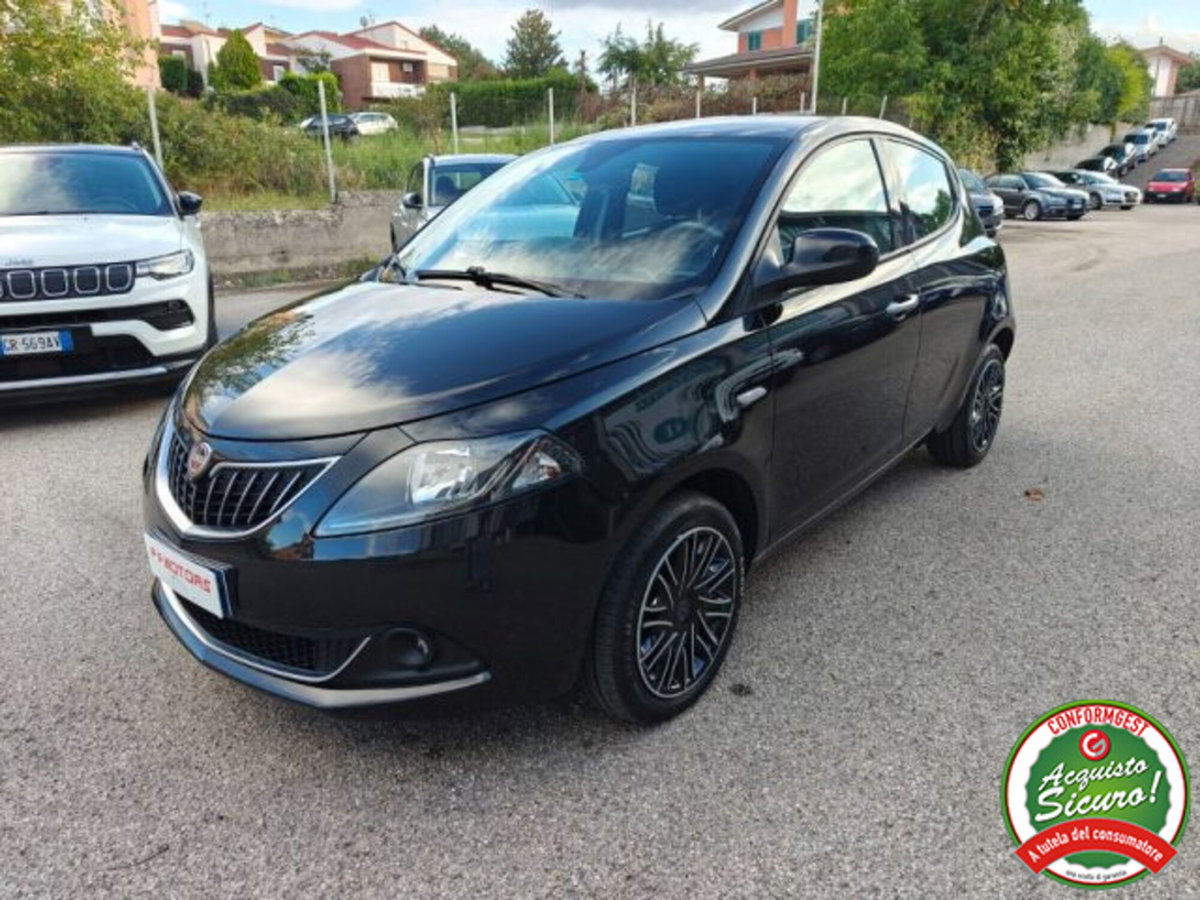 Lancia Ypsilon 1.0 FireFly 5 porte S&S Hybrid Gold Plus (2)