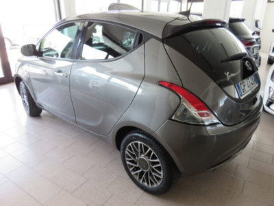 Lancia Ypsilon 1.0 FireFly 5 porte S&S Hybrid Gold Plus (2)