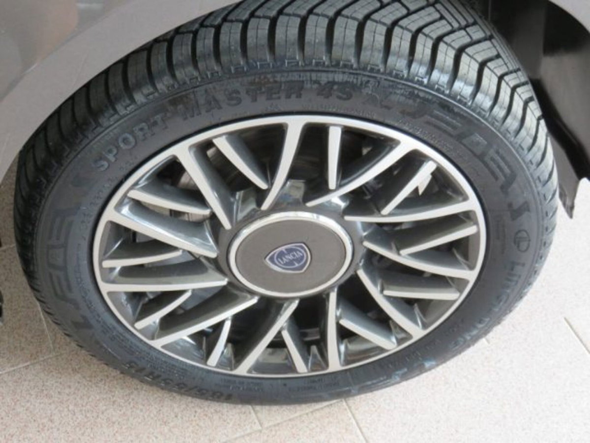 Lancia Ypsilon 1.0 FireFly 5 porte S&S Hybrid Gold Plus (4)