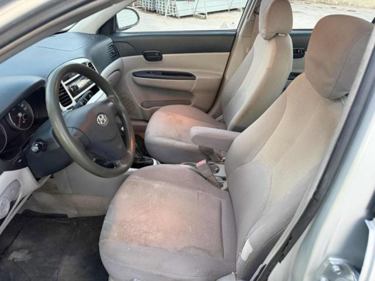 Hyundai Accent 1.4 4p. Active (14)