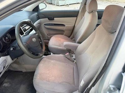 Hyundai Accent 1.4 4p. Active (14)