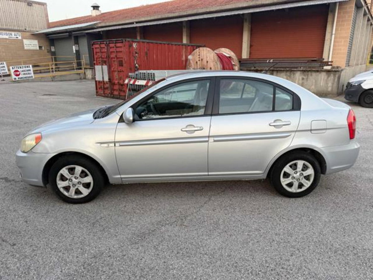 Hyundai Accent 1.4 4p. Active (15)