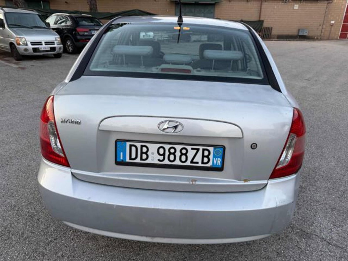 Hyundai Accent 1.4 4p. Active (9)