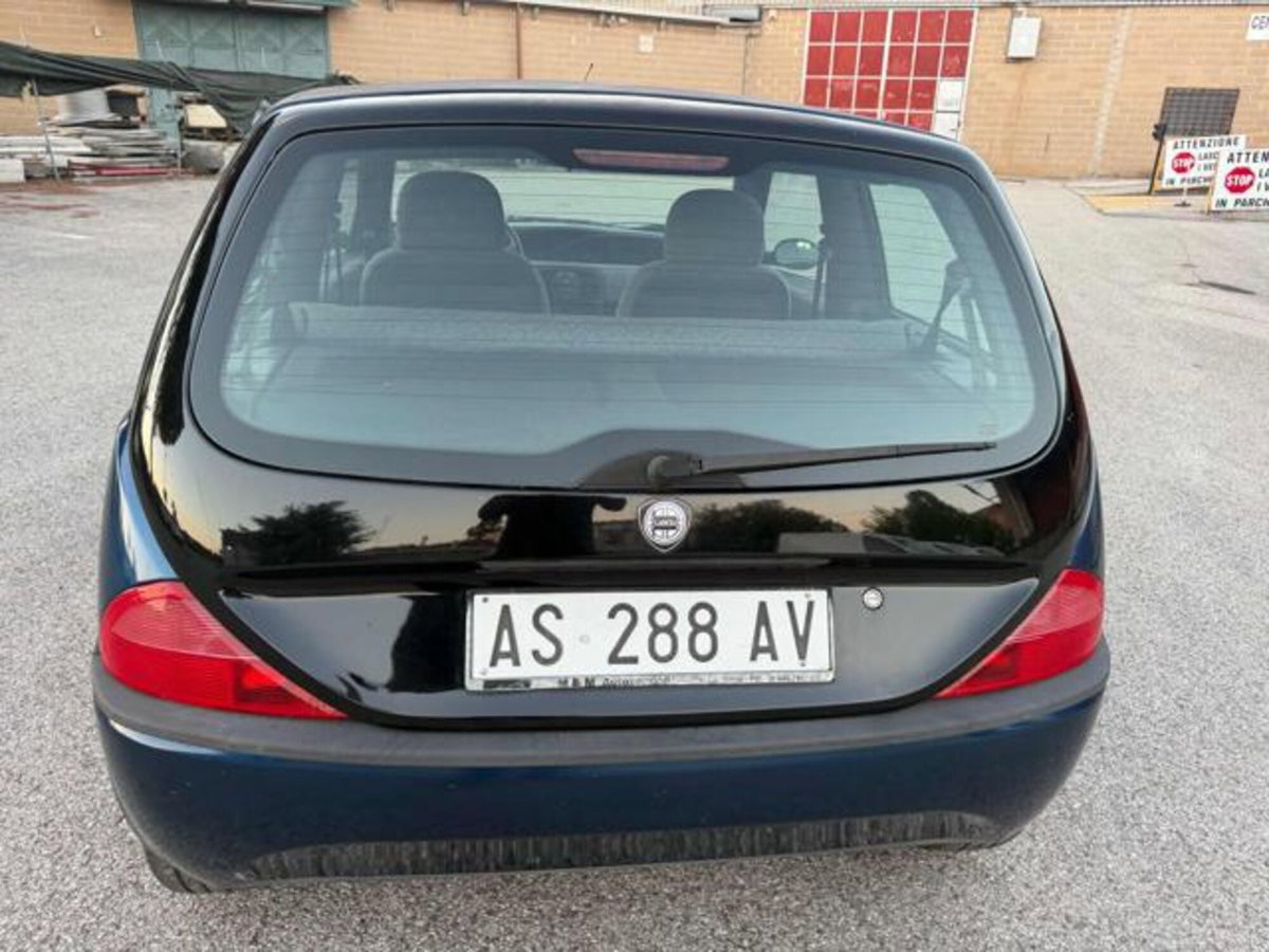 Lancia Y 16V cat LS (10)