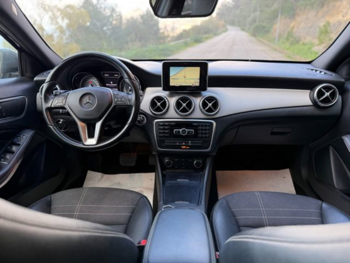 Mercedes-Benz GLA SUV 200 d Automatic Premium (15)