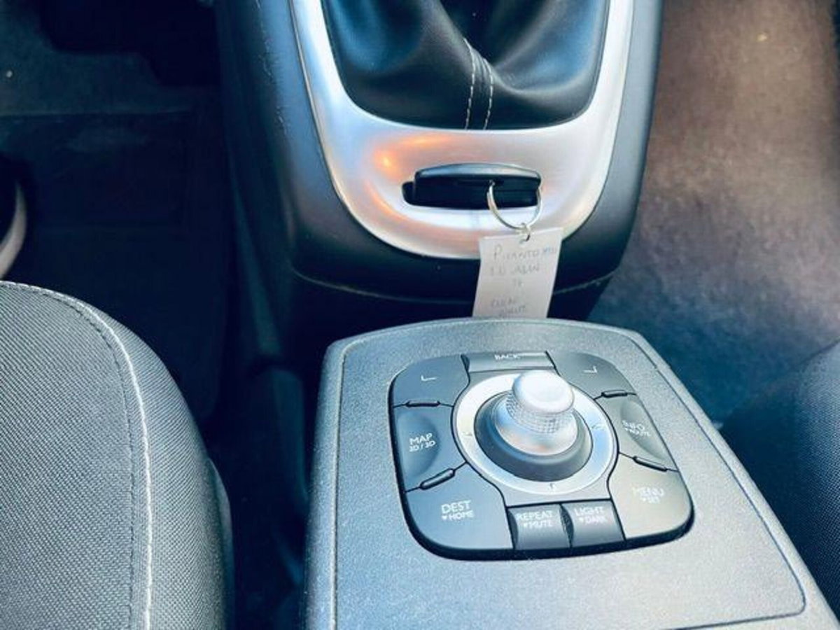 Renault Scenic E-Tech Electric 1.5 dCi 110CV Limited (12)