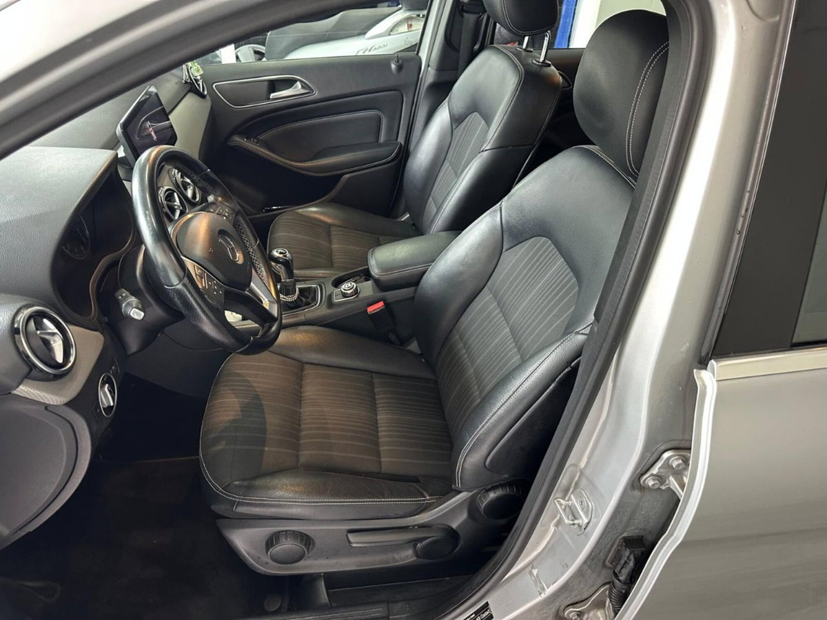 Mercedes-Benz Classe B 180 Premium (10)