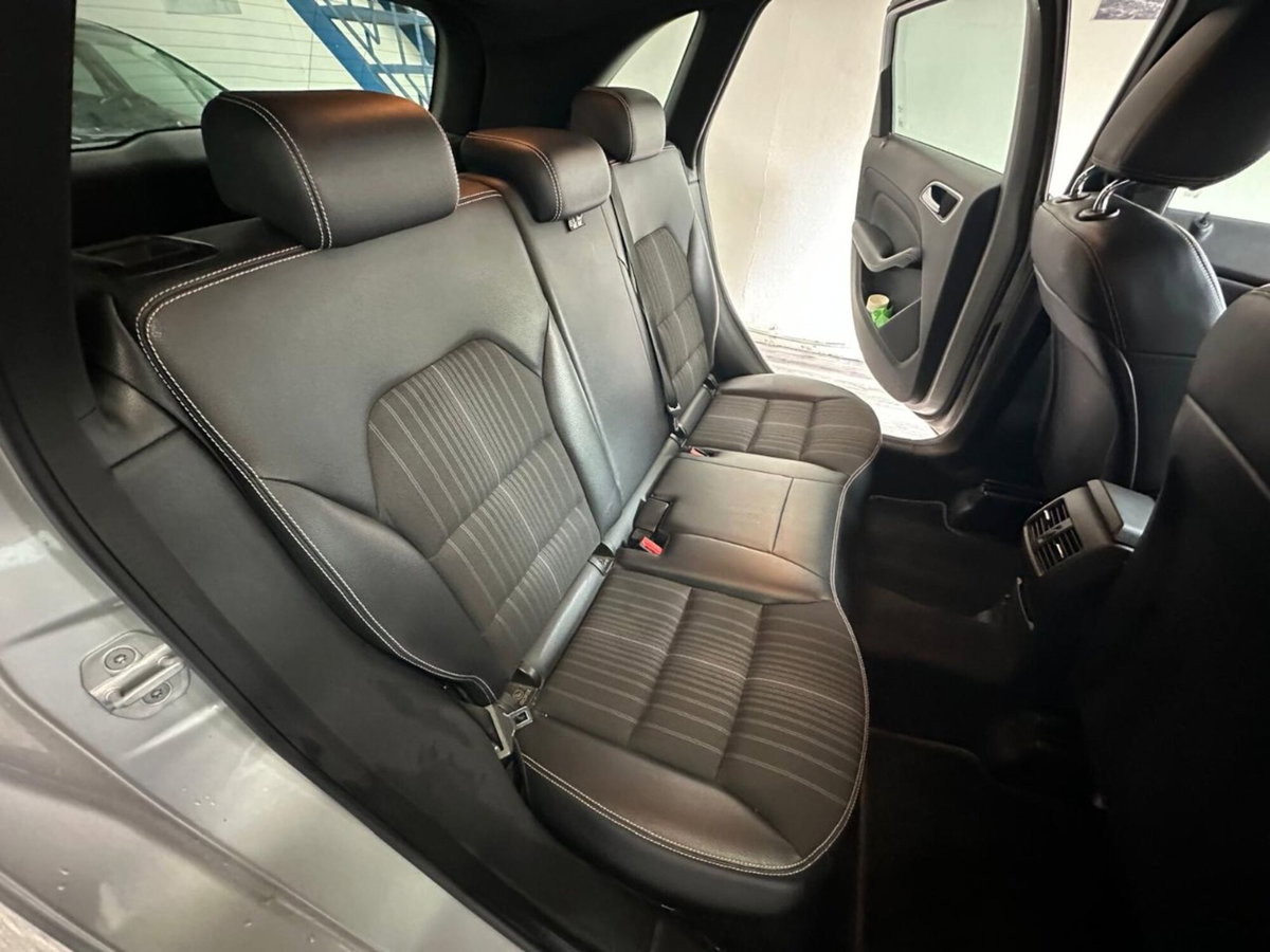 Mercedes-Benz Classe B 180 Premium (12)