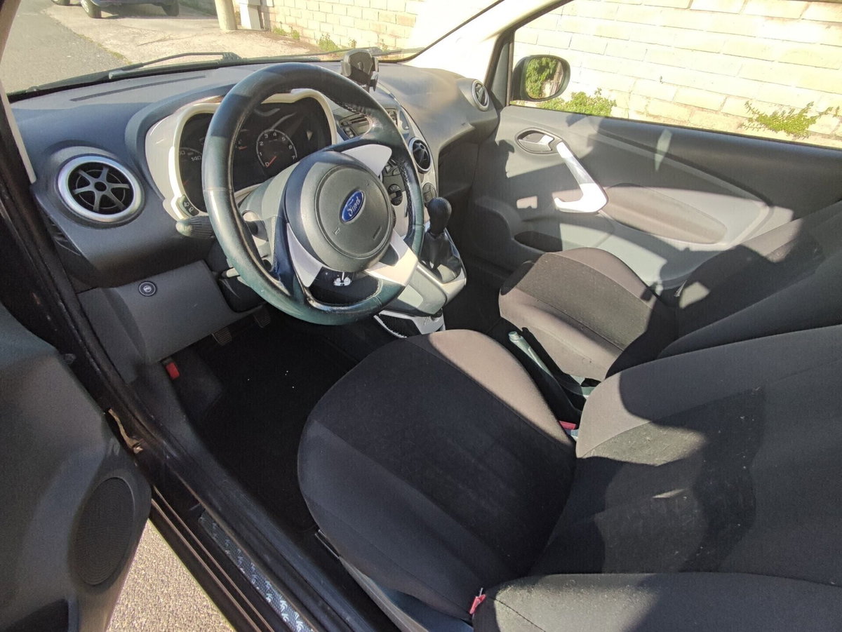 Ford Ka 1.2 8V 69CV Titanium (11)