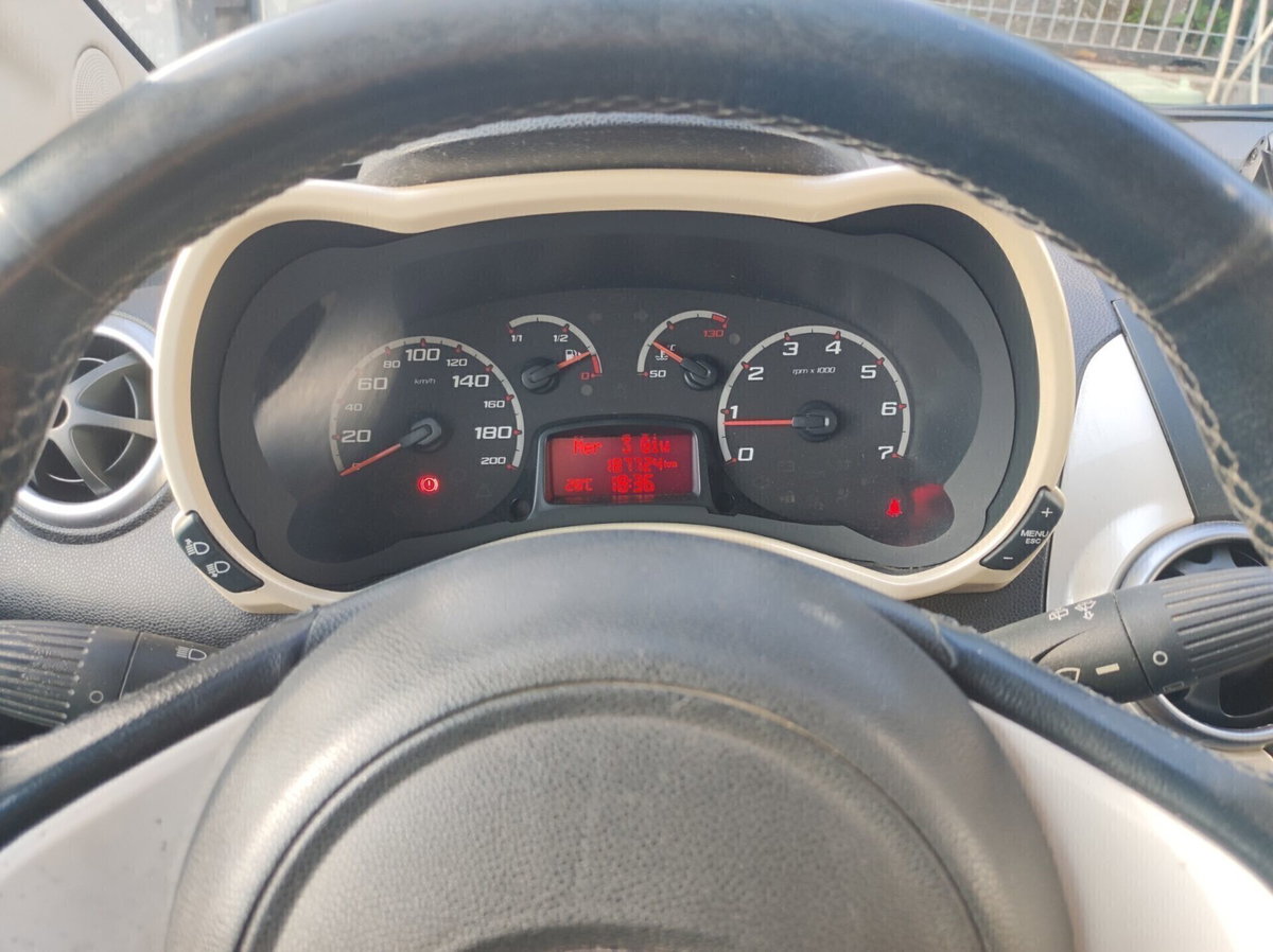 Ford Ka 1.2 8V 69CV Titanium (15)