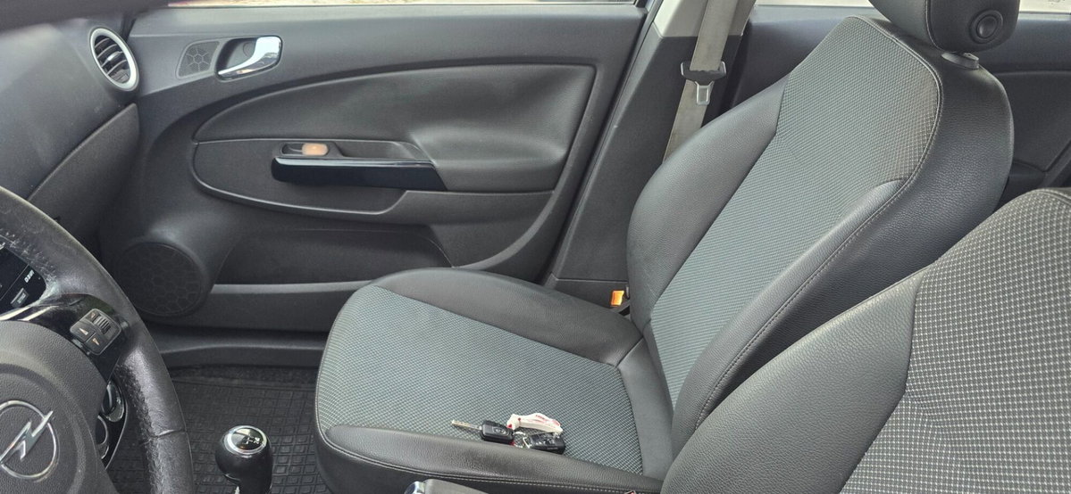 Opel Corsa 1.3 CDTI 75CV 5 porte Club (12)