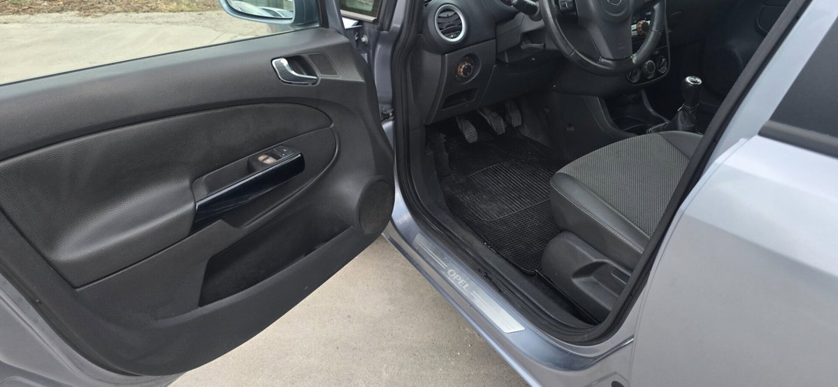 Opel Corsa 1.3 CDTI 75CV 5 porte Club (16)