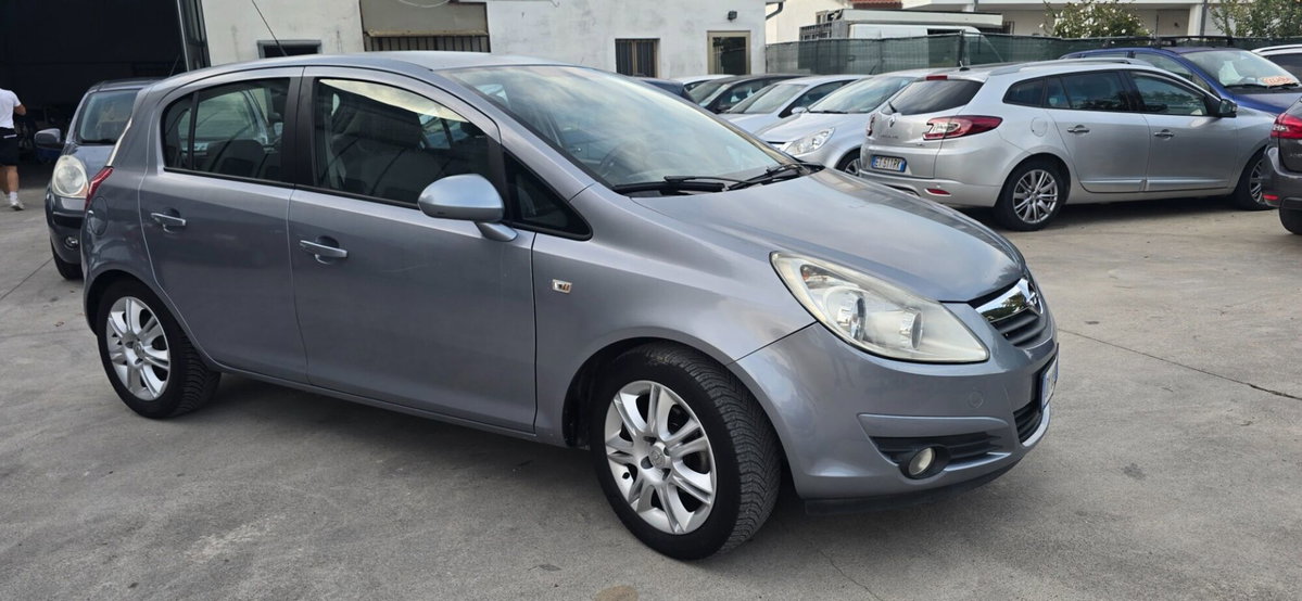 Opel Corsa 1.3 CDTI 75CV 5 porte Club (2)