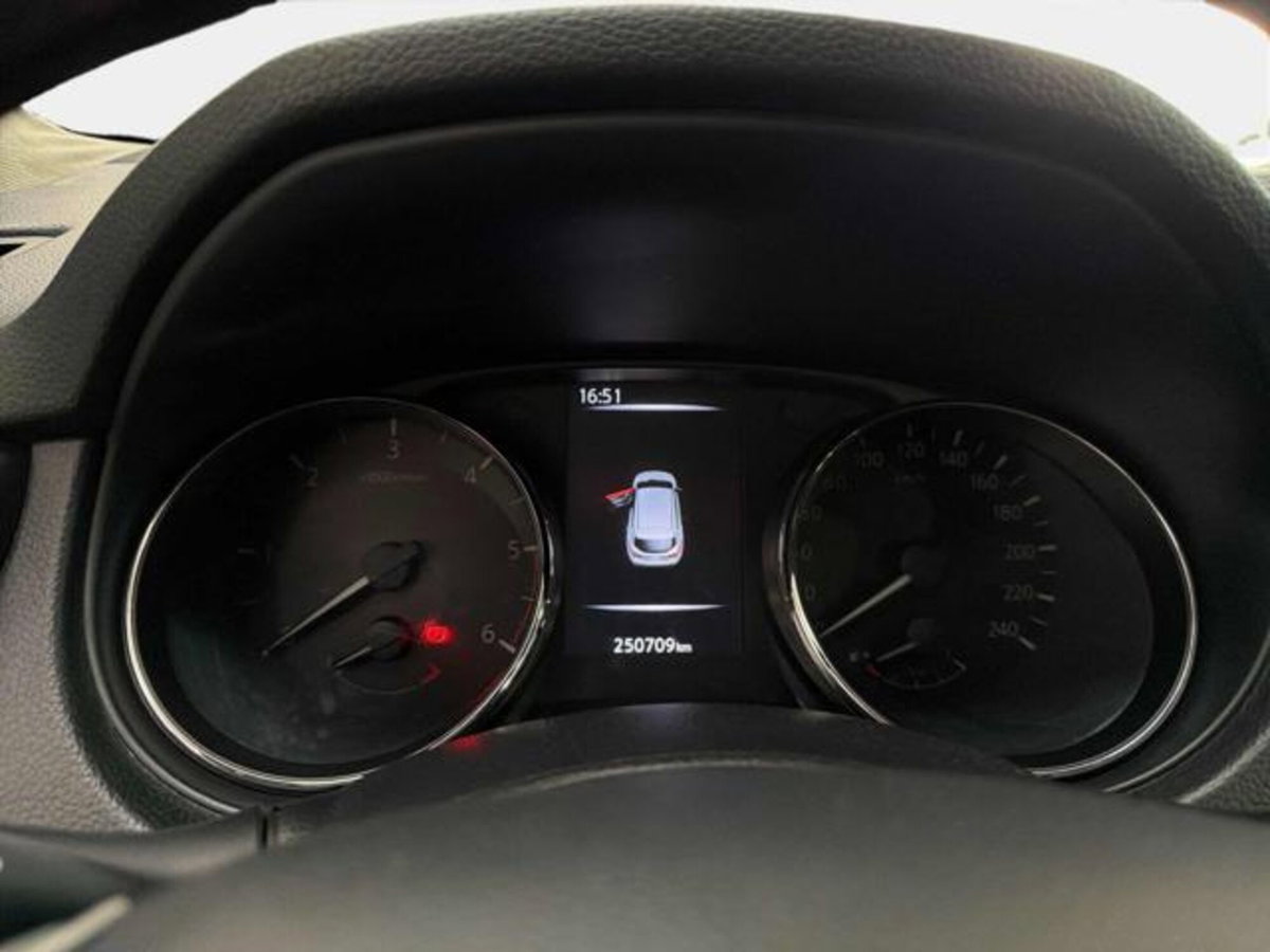 Nissan Qashqai 1.6 dCi DPF Tekna (8)
