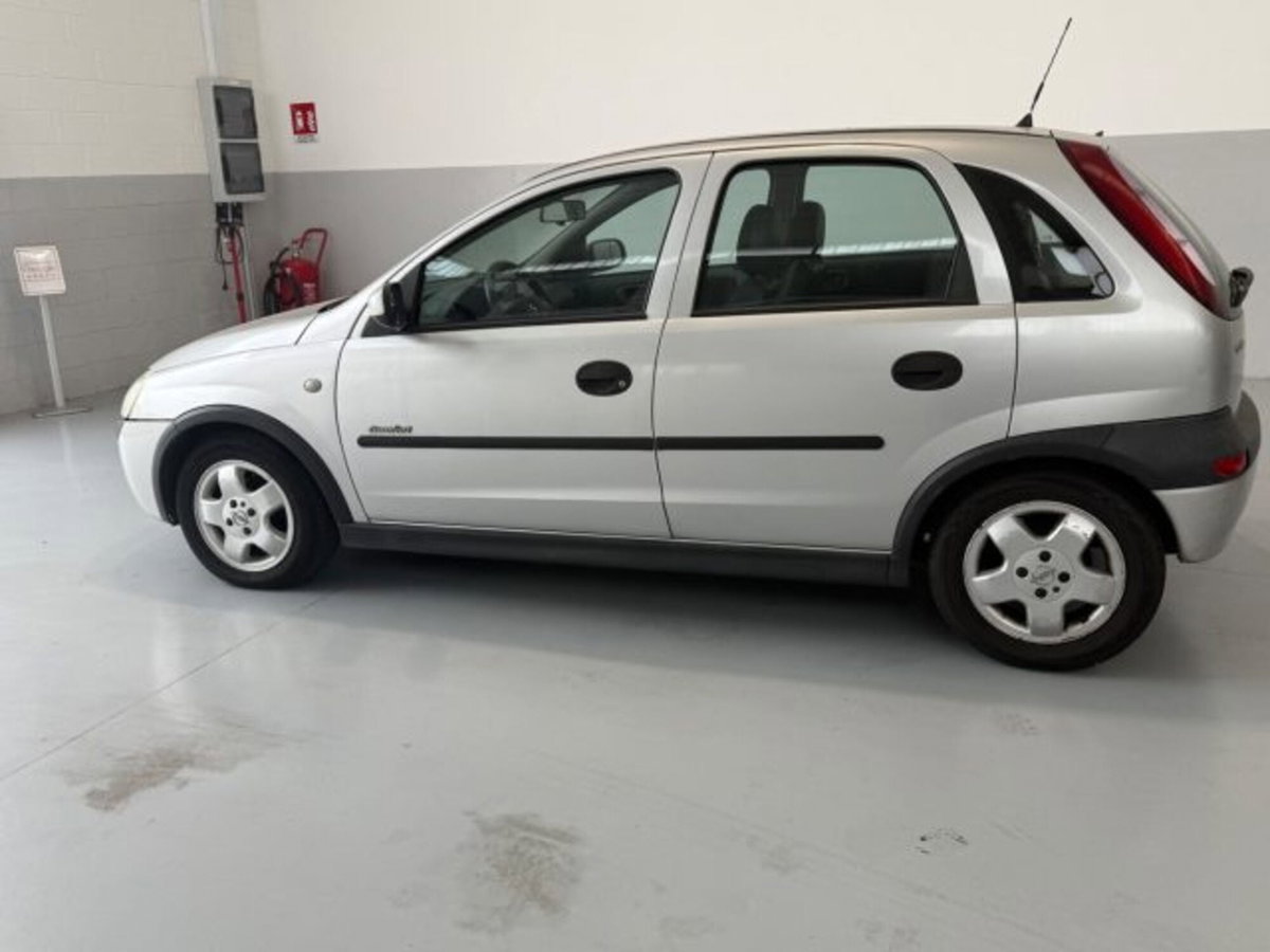 Opel Corsa 1.2i 16V cat 5 porte 'Njoy (8)