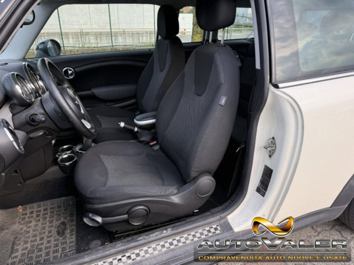 MINI Mini Clubman 1.6 16V Cooper D Clubman (8)