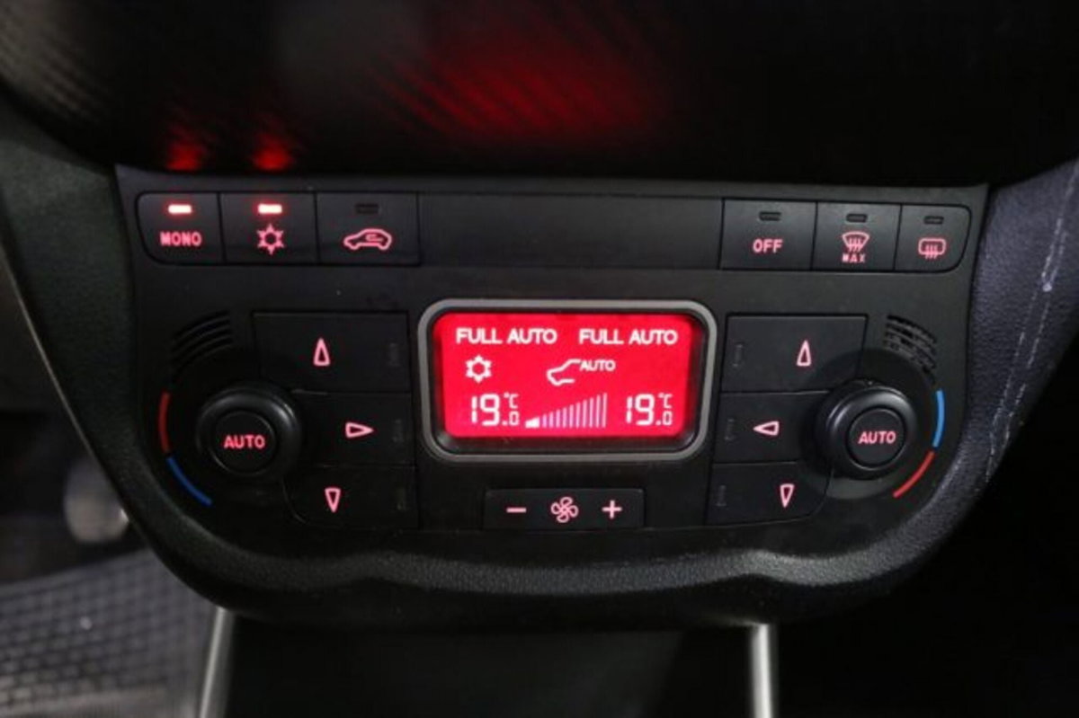 Alfa Romeo MiTo 1.4 105 CV M.air S&S Distinctive (14)