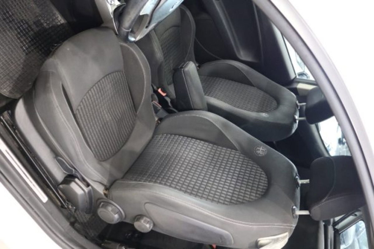 Alfa Romeo MiTo 1.4 105 CV M.air S&S Distinctive (9)