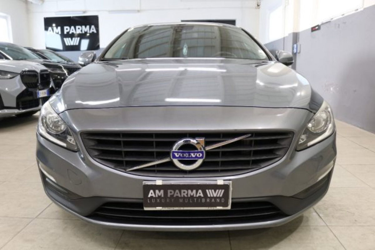 Volvo V60 D3 Momentum Business (2)