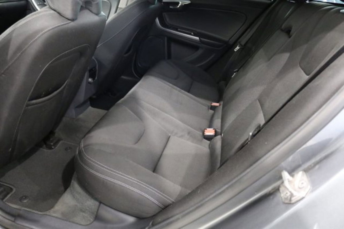 Volvo V60 D3 Momentum Business (9)