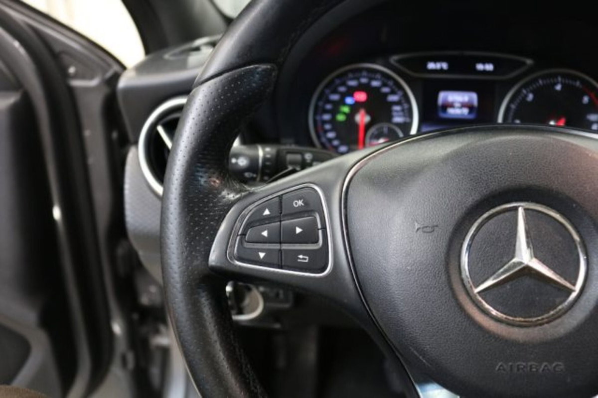 Mercedes-Benz Classe A 180 d Automatic Premium (9)