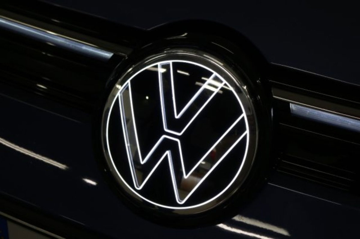 Volkswagen Golf 2.0 TDI 150 CV DSG SCR R-Line (18)