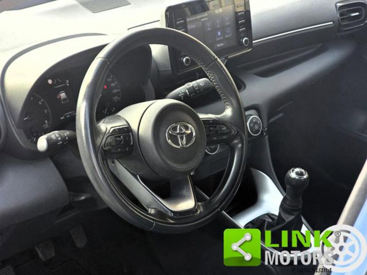 Toyota Yaris 1.0 5 porte Active (12)