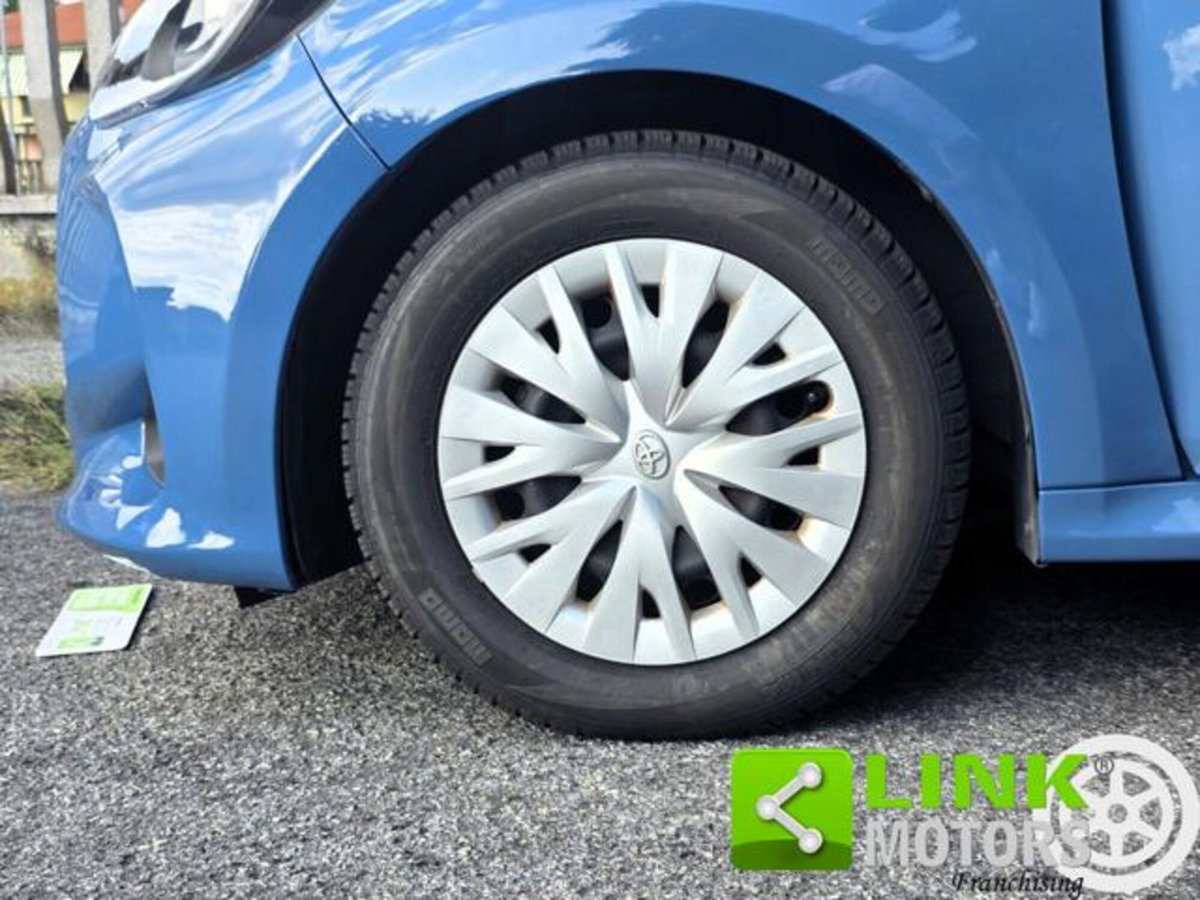 Toyota Yaris 1.0 5 porte Active (15)