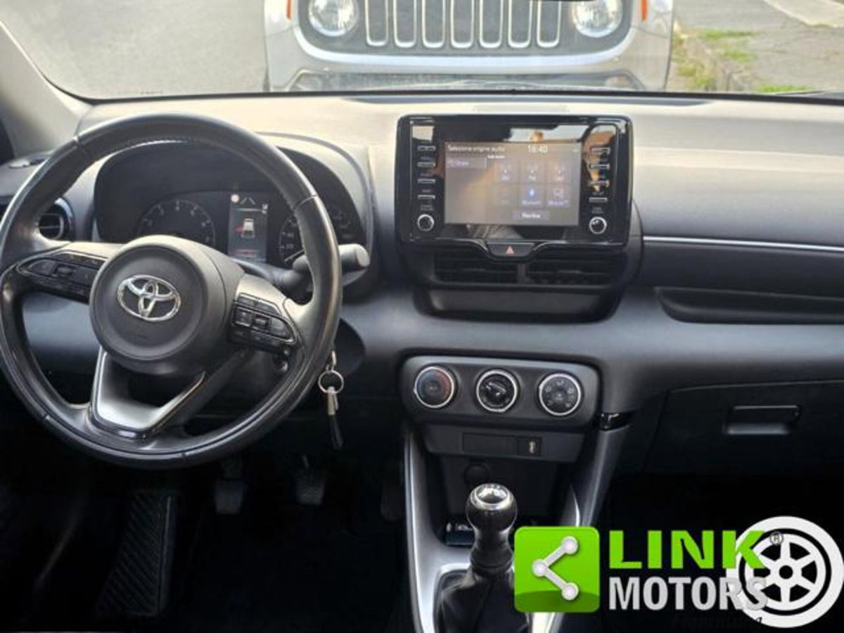 Toyota Yaris 1.0 5 porte Active (18)