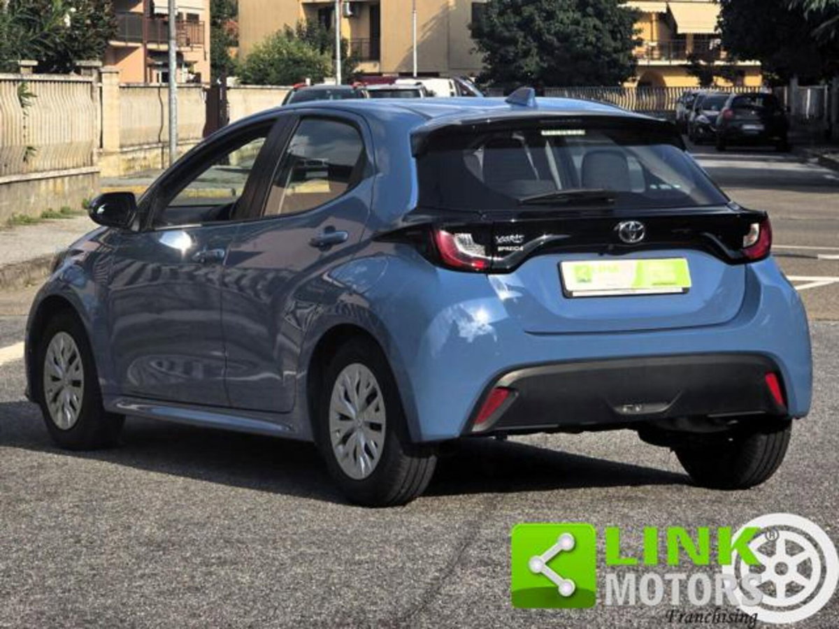 Toyota Yaris 1.0 5 porte Active (3)