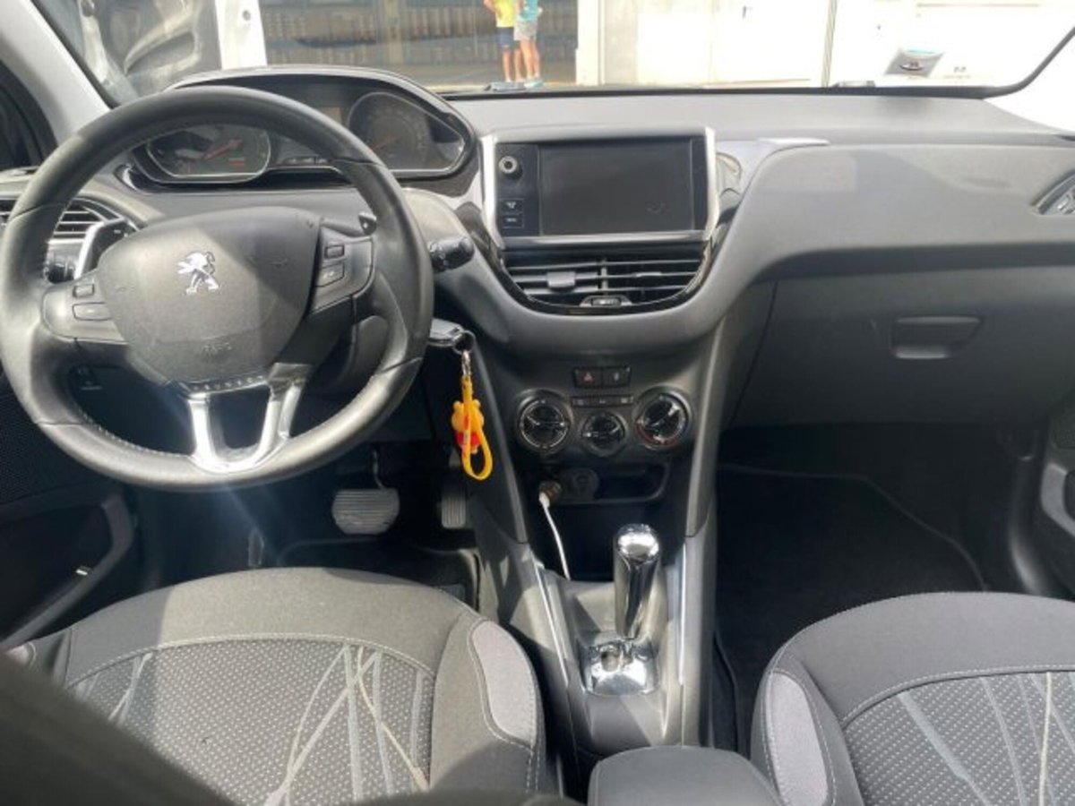 Peugeot 208 e-HDi 92 CV Stop&Start 5 porte Allure (10)