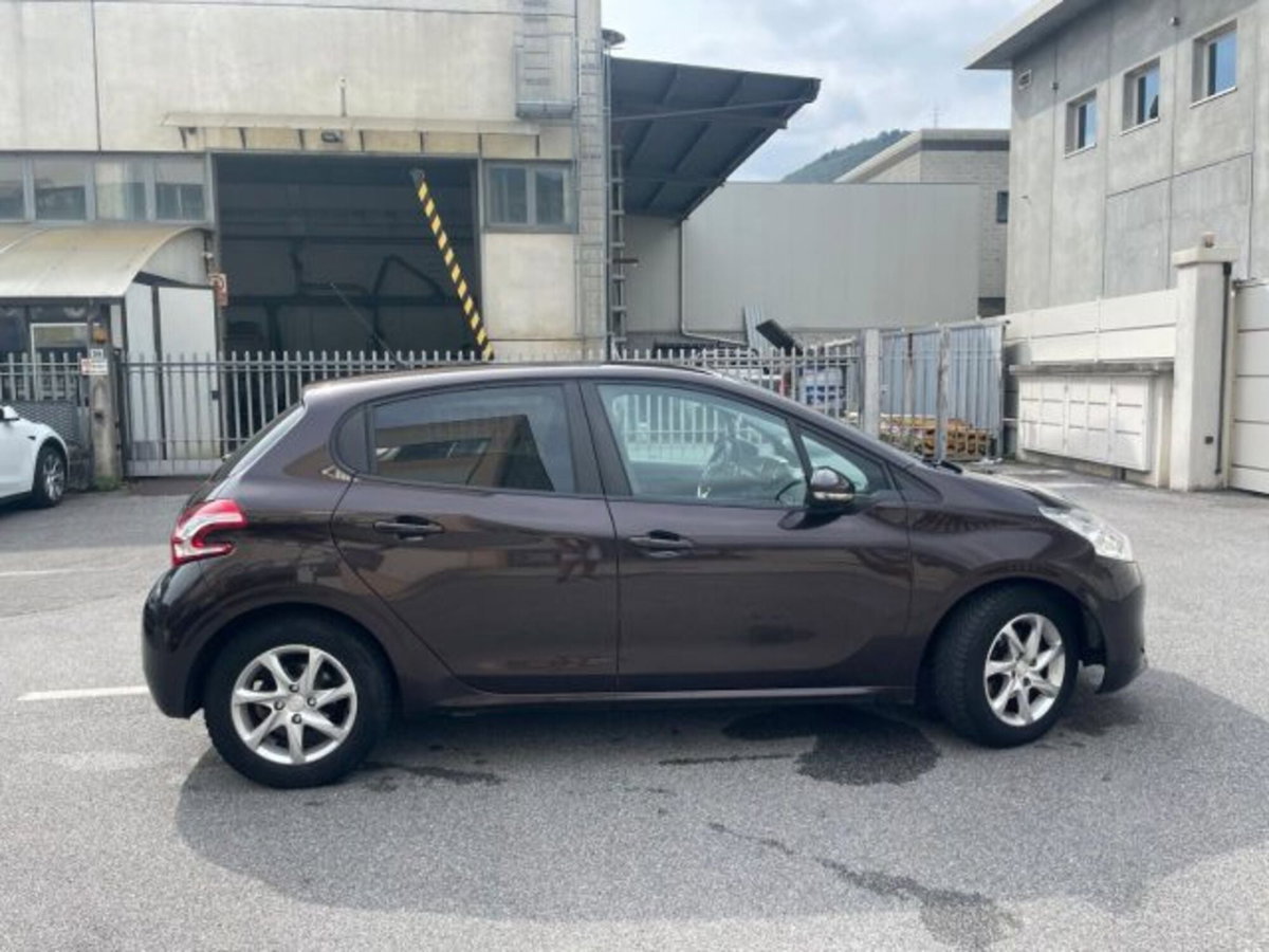 Peugeot 208 e-HDi 92 CV Stop&Start 5 porte Allure (5)