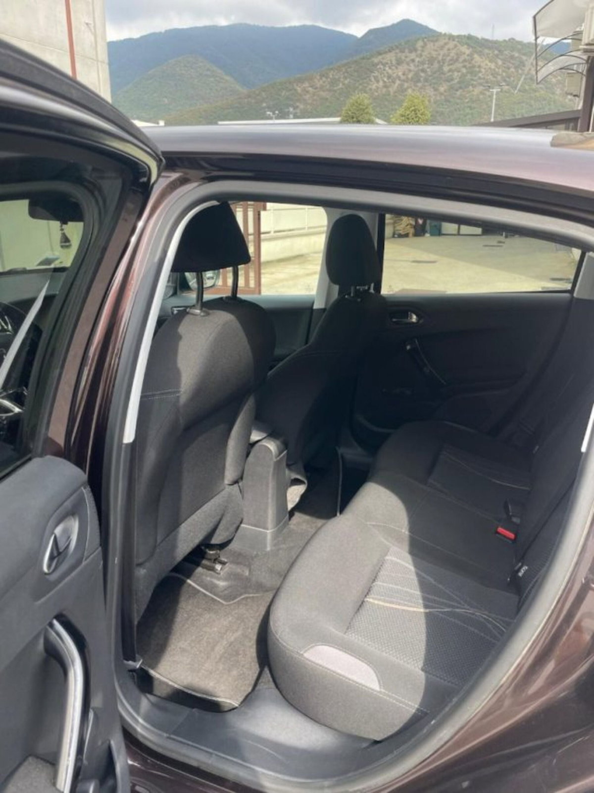 Peugeot 208 e-HDi 92 CV Stop&Start 5 porte Allure (8)