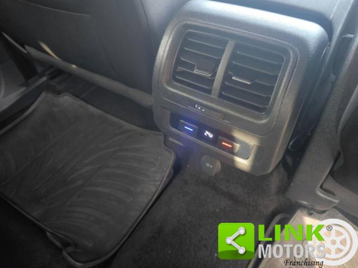 Volkswagen Touran 2.0 TDI 150 CV SCR DSG Comfortline BlueMotion Tech. (12)
