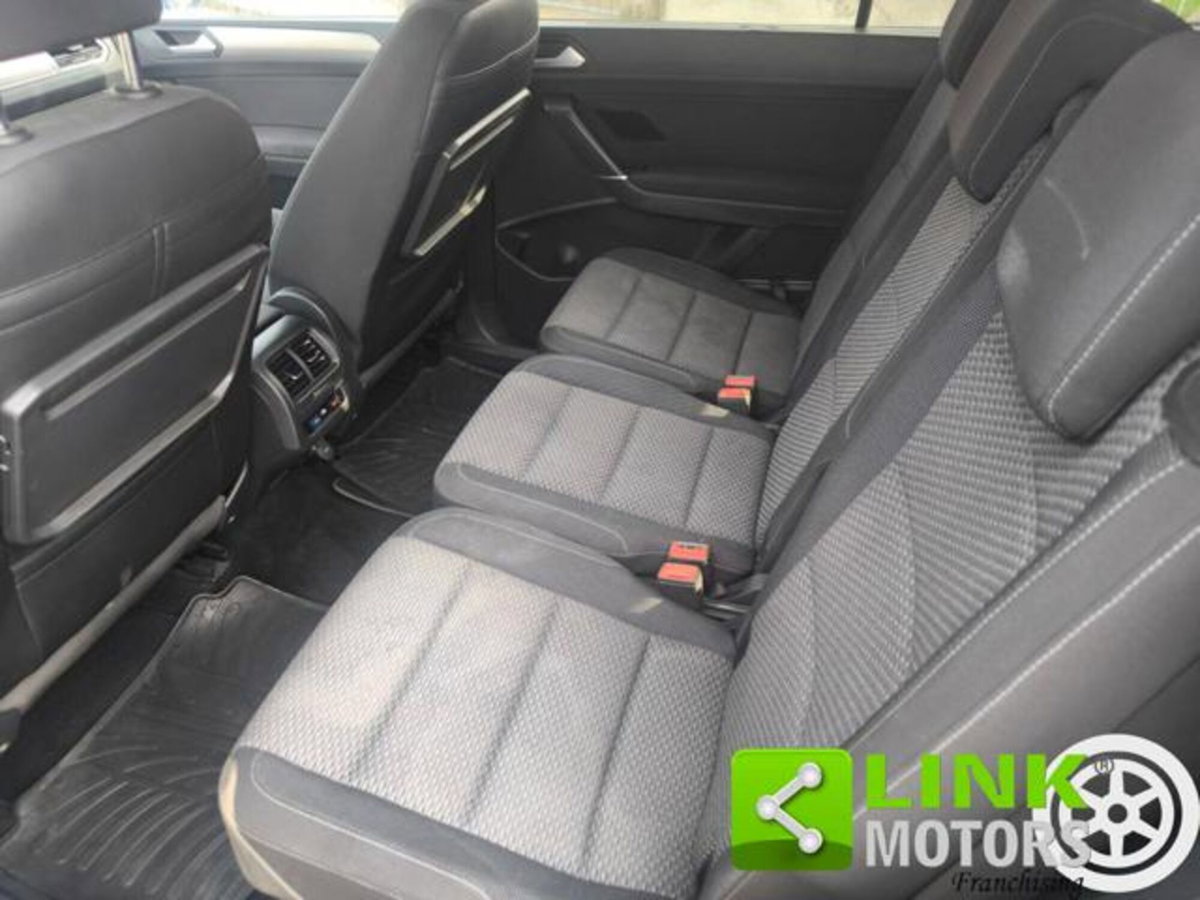 Volkswagen Touran 2.0 TDI 150 CV SCR DSG Comfortline BlueMotion Tech. (13)