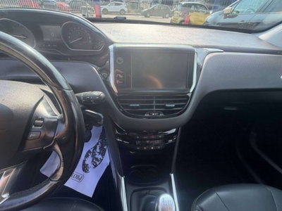Peugeot 2008 e-HDi 115 CV Stop&Start Allure (11)