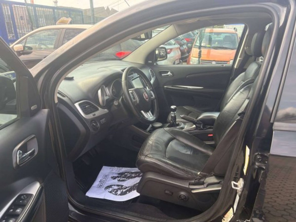 Fiat Freemont 2.0 Mjt 170 CV 4x4 Automatica Lounge (14)