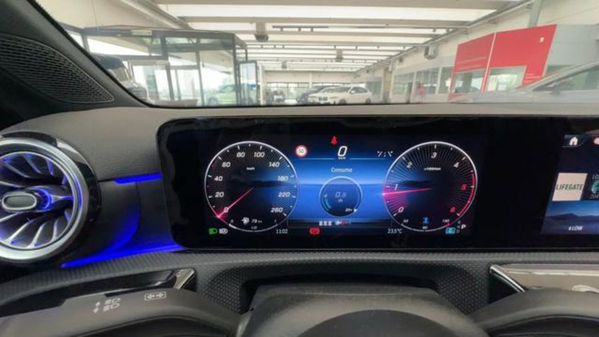 Mercedes-Benz Classe A Sedan 200 d AMG Line Premium Plus auto (10)