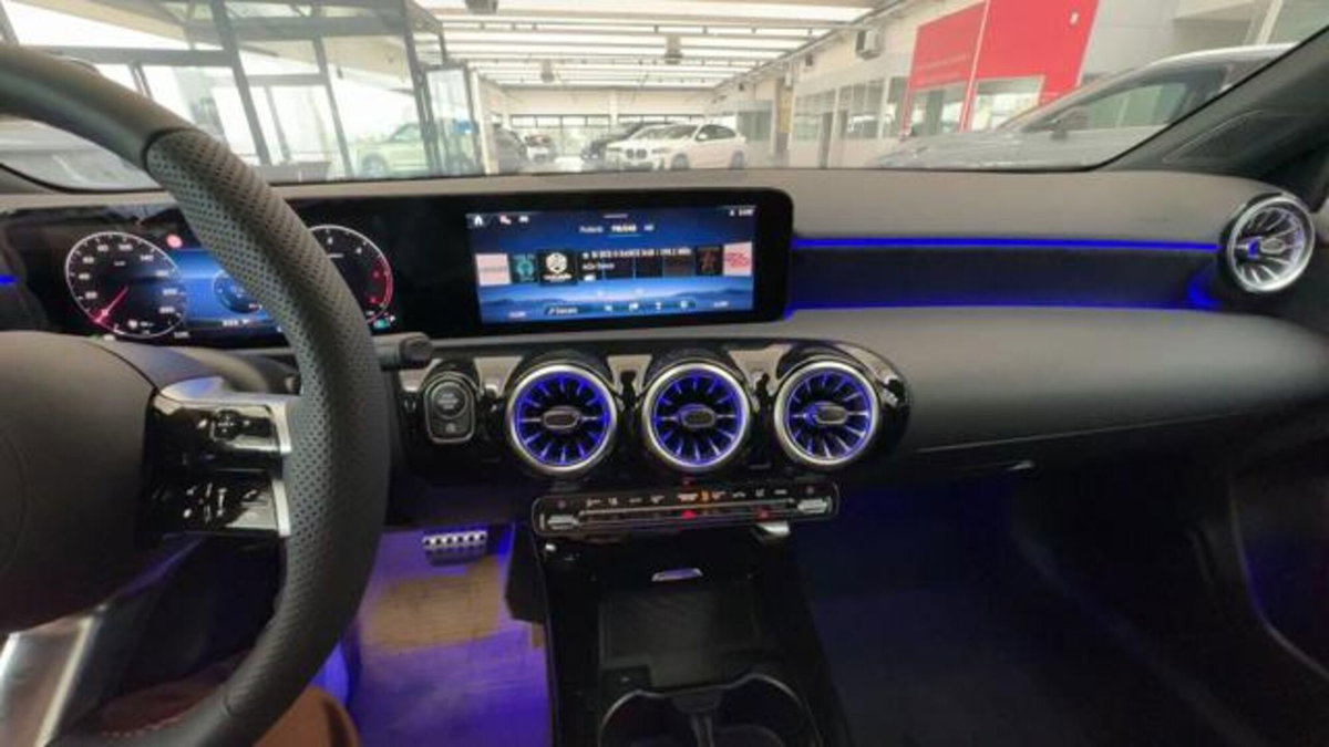 Mercedes-Benz Classe A Sedan 200 d AMG Line Premium Plus auto (13)