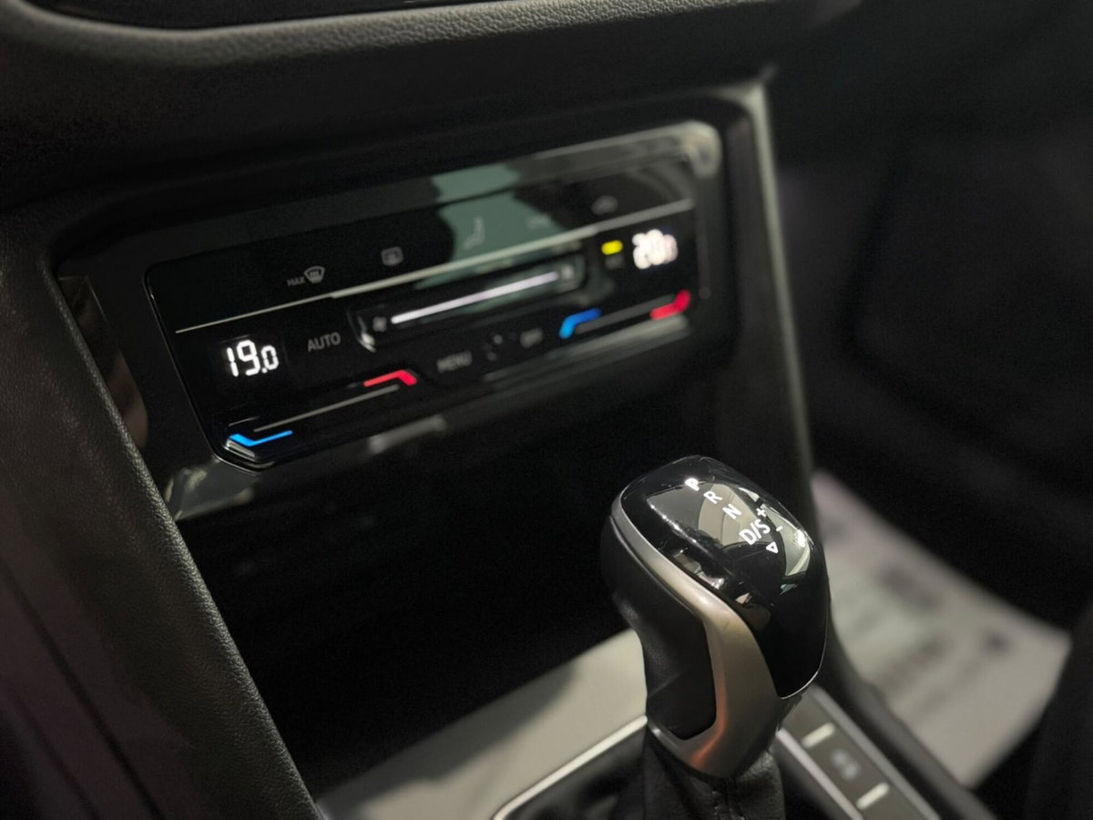 Volkswagen Tiguan 2.0 TDI 150 CV SCR DSG 4MOTION Elegance (15)