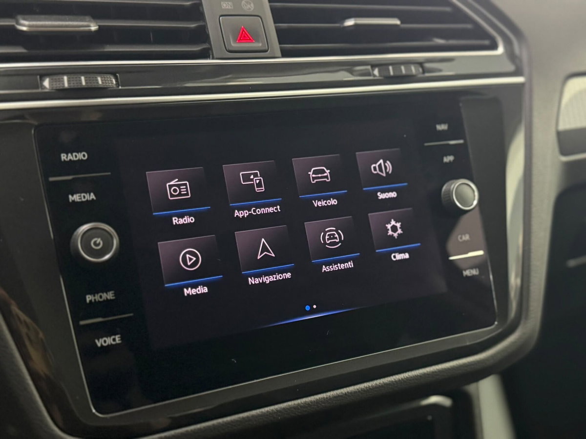 Volkswagen Tiguan 2.0 TDI 150 CV SCR DSG 4MOTION Elegance (16)