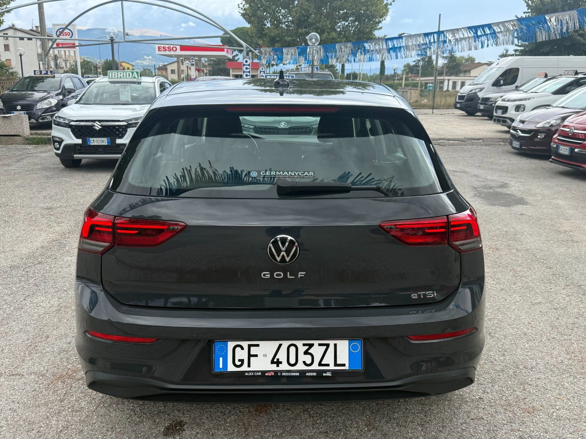 Volkswagen Golf 1.0 eTSI EVO DSG Life (2)