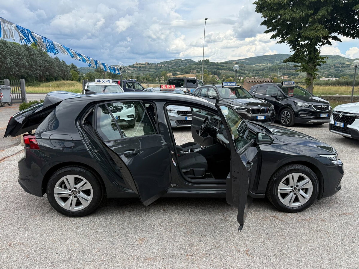 Volkswagen Golf 1.0 eTSI EVO DSG Life (6)